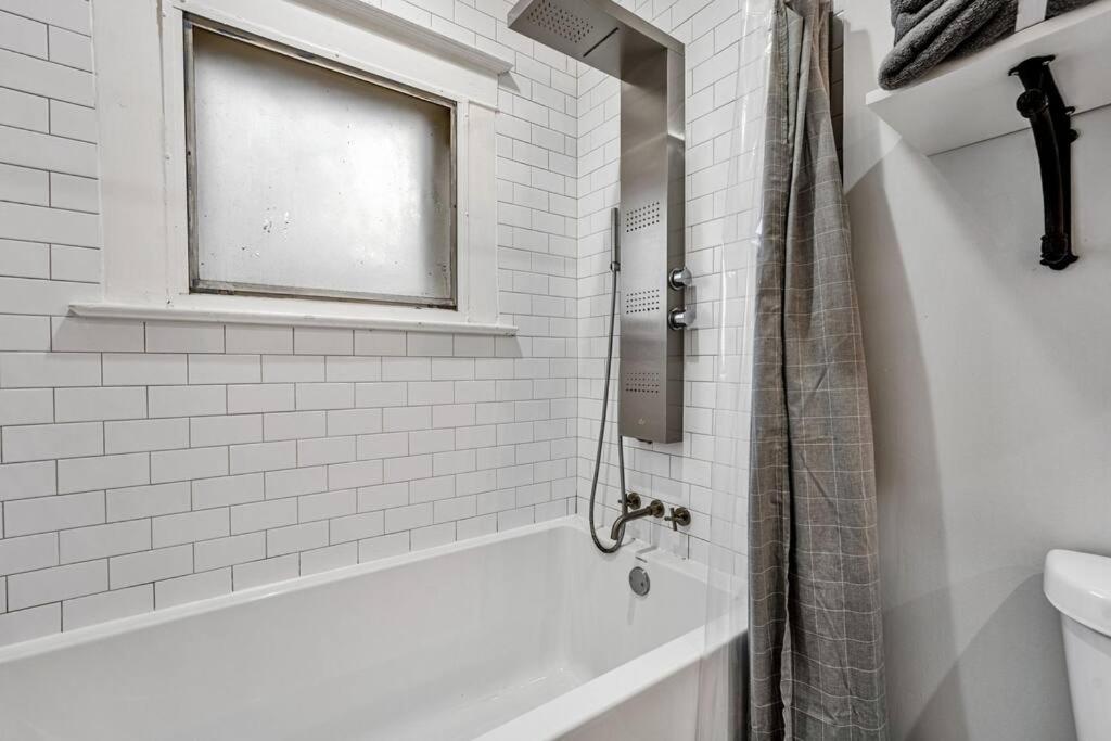 Exquisite Two-story Located In Midtown