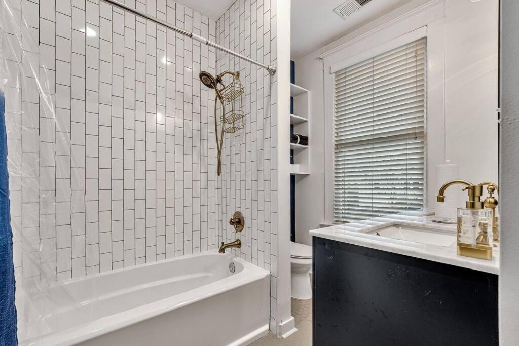 Exquisite Two-story Located In Midtown Holiday home