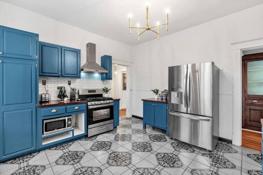 Exquisite Two-story Located In Midtown Holiday home Memphis