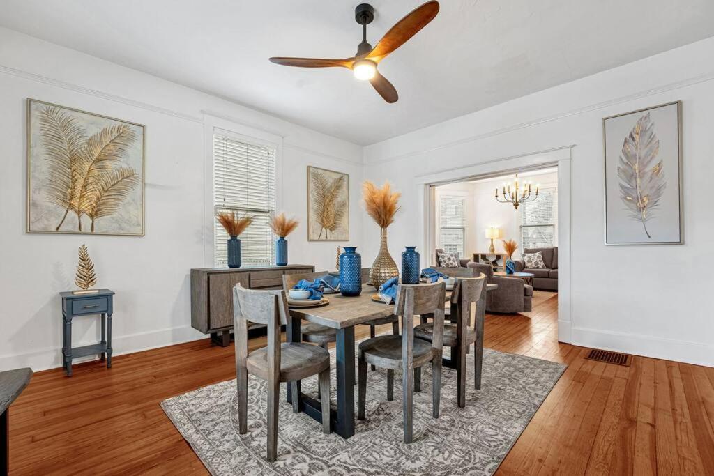 Exquisite Two-story Located In Midtown Holiday home Memphis