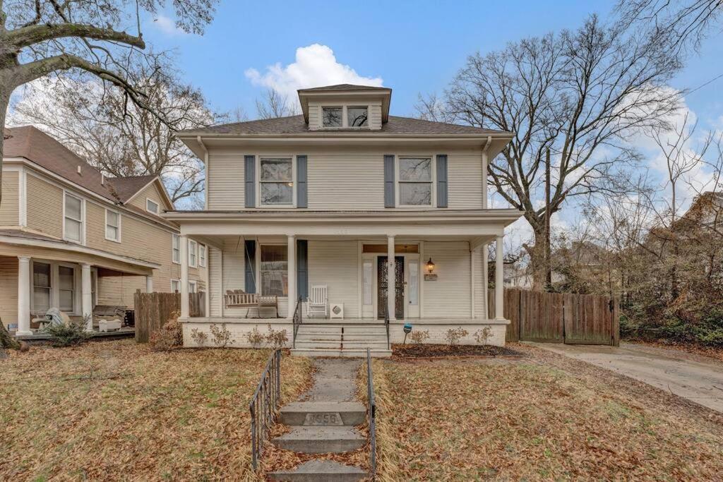 Exquisite Two-story Located In Midtown Holiday home Memphis
