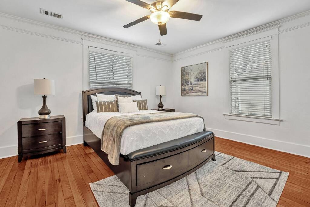 Exquisite Two-story Located In Midtown Holiday home Memphis
