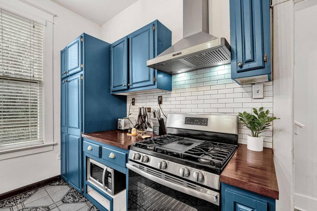 Exquisite Two-story Located In Midtown